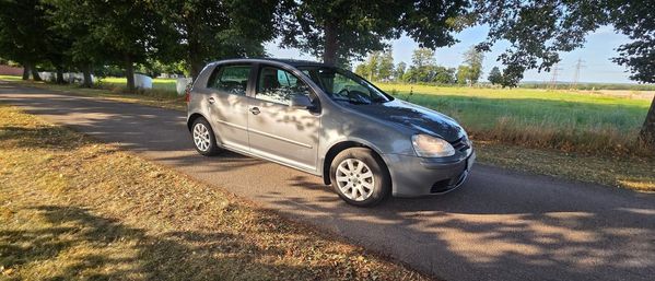 Volkswagen Golf 1.6 Trendline Svensksåld, Grå m. bra Ny besiktigad u.a - 2009