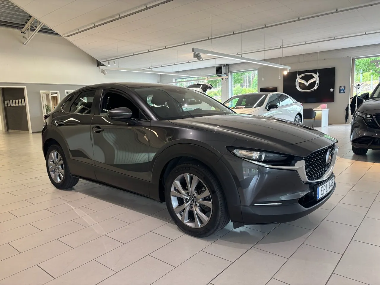 Vehicle image 6