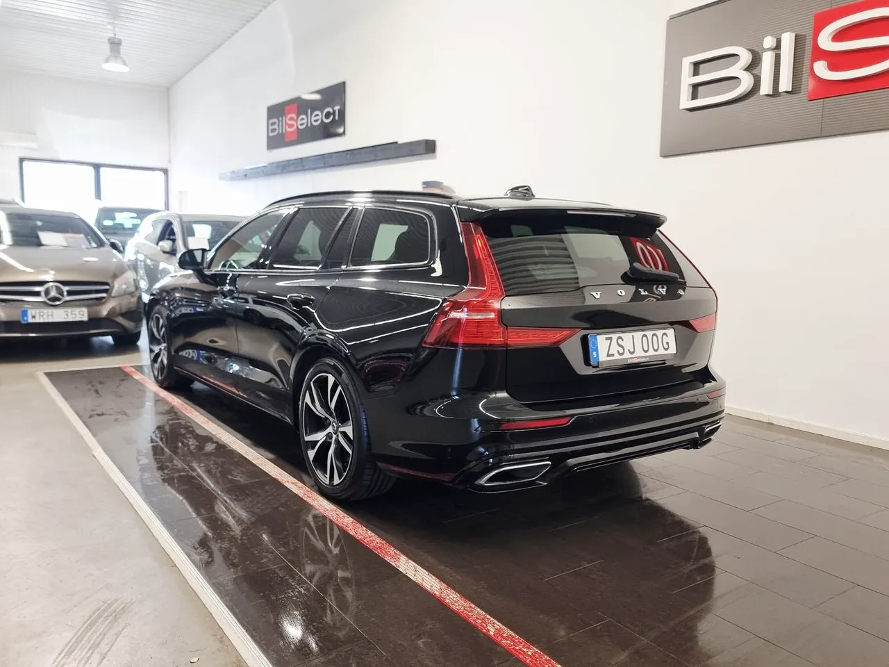 Vehicle image 14