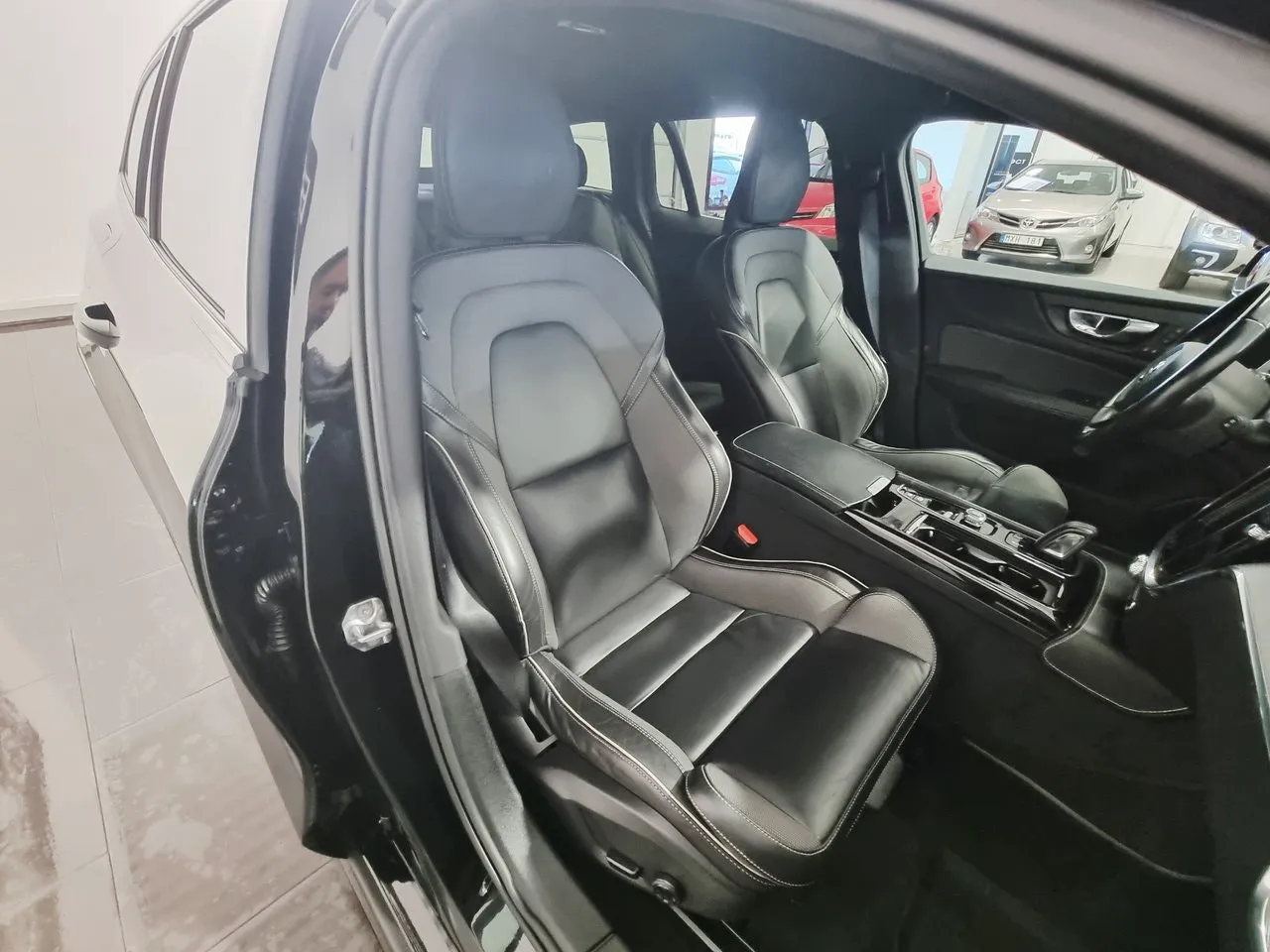 Vehicle image 18