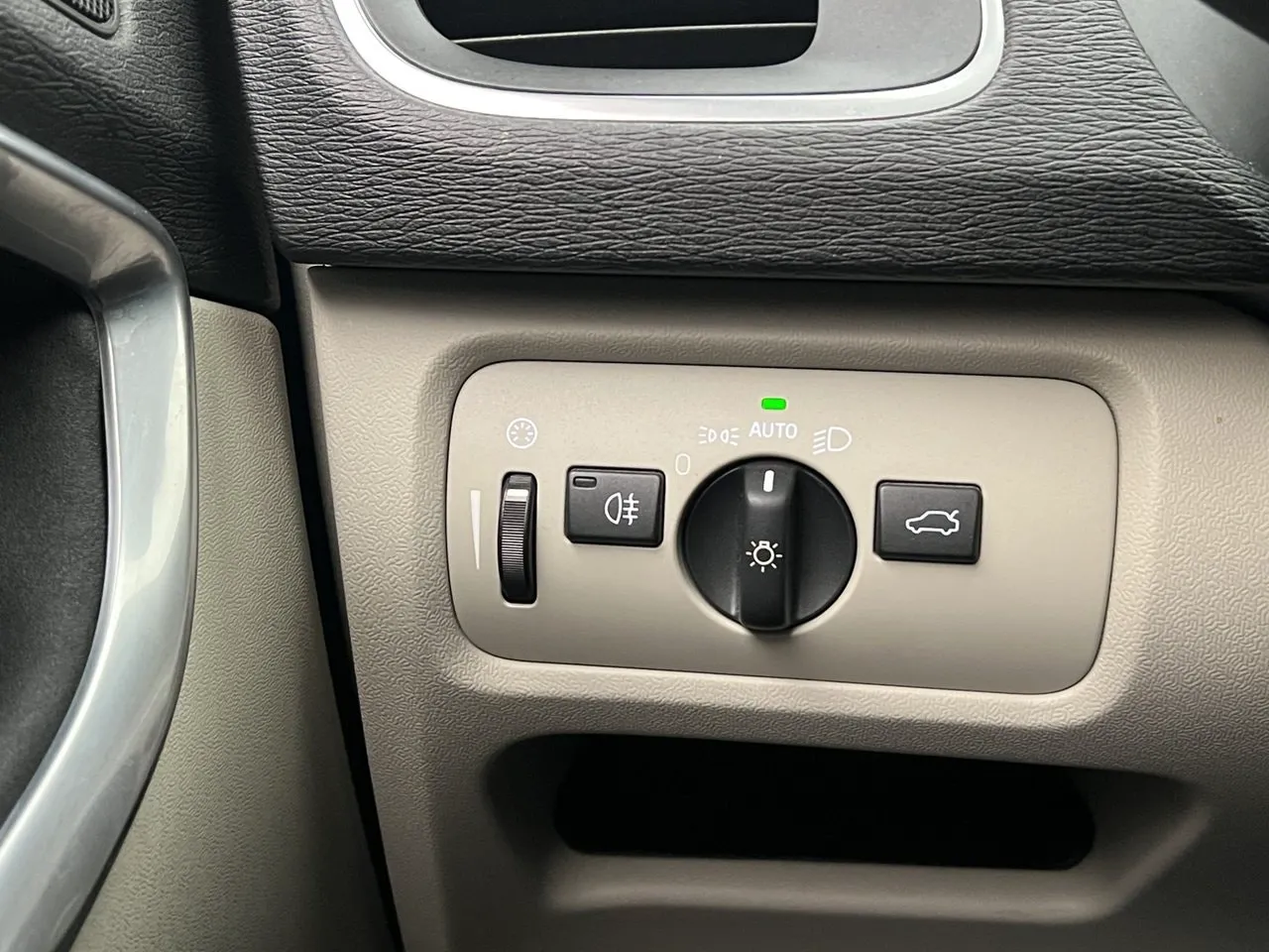 Vehicle image 26