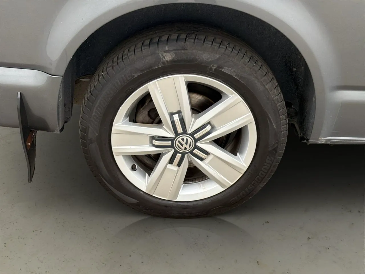Vehicle image 32