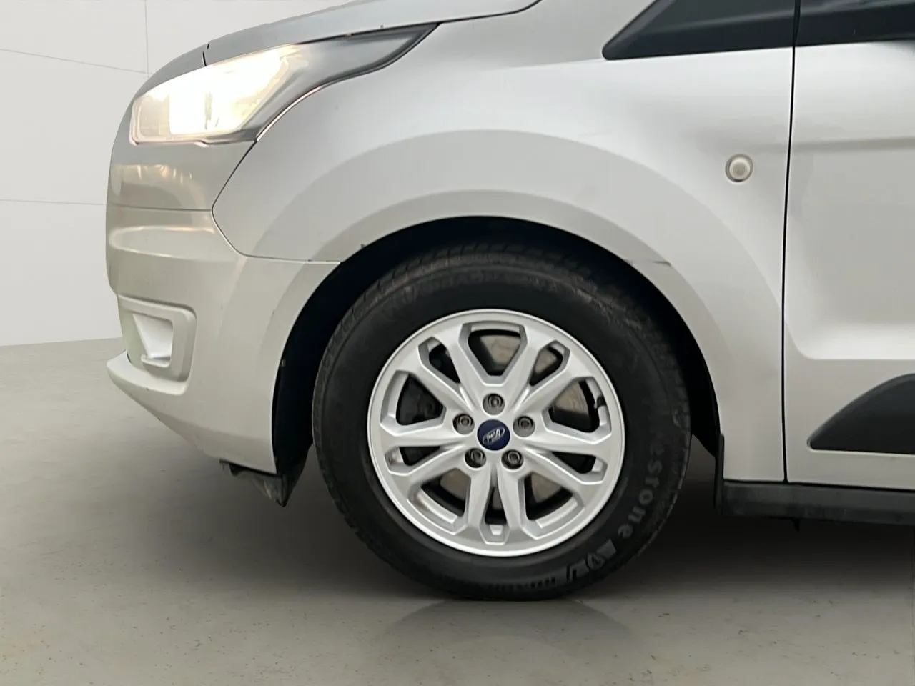 Vehicle image 26