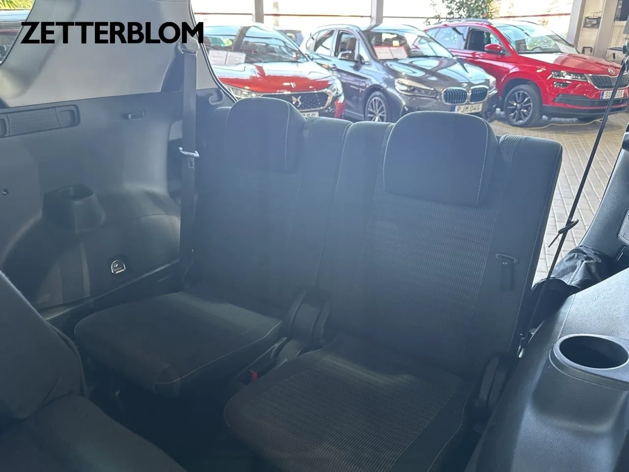 Vehicle image 14