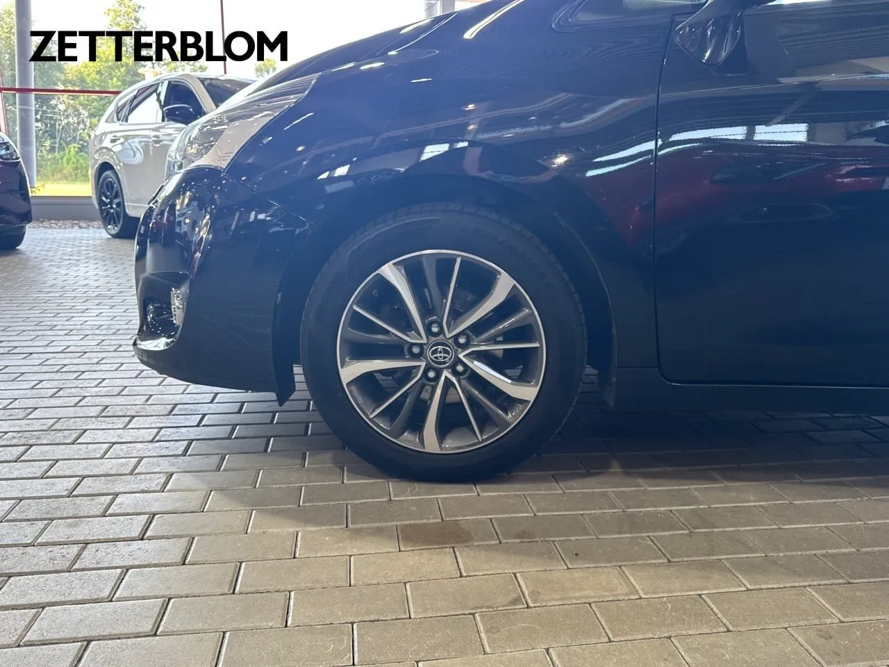 Vehicle image 12