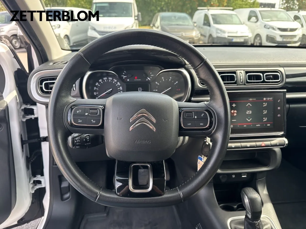 Vehicle image 11