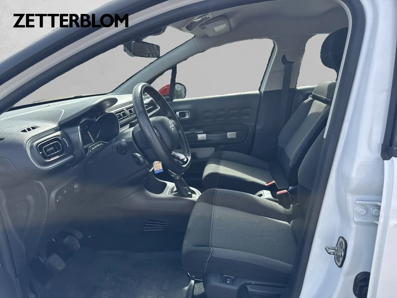Vehicle image 6