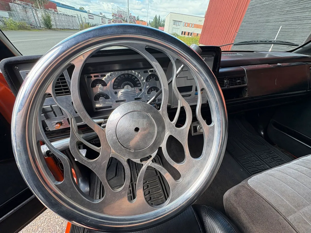 Vehicle image 13