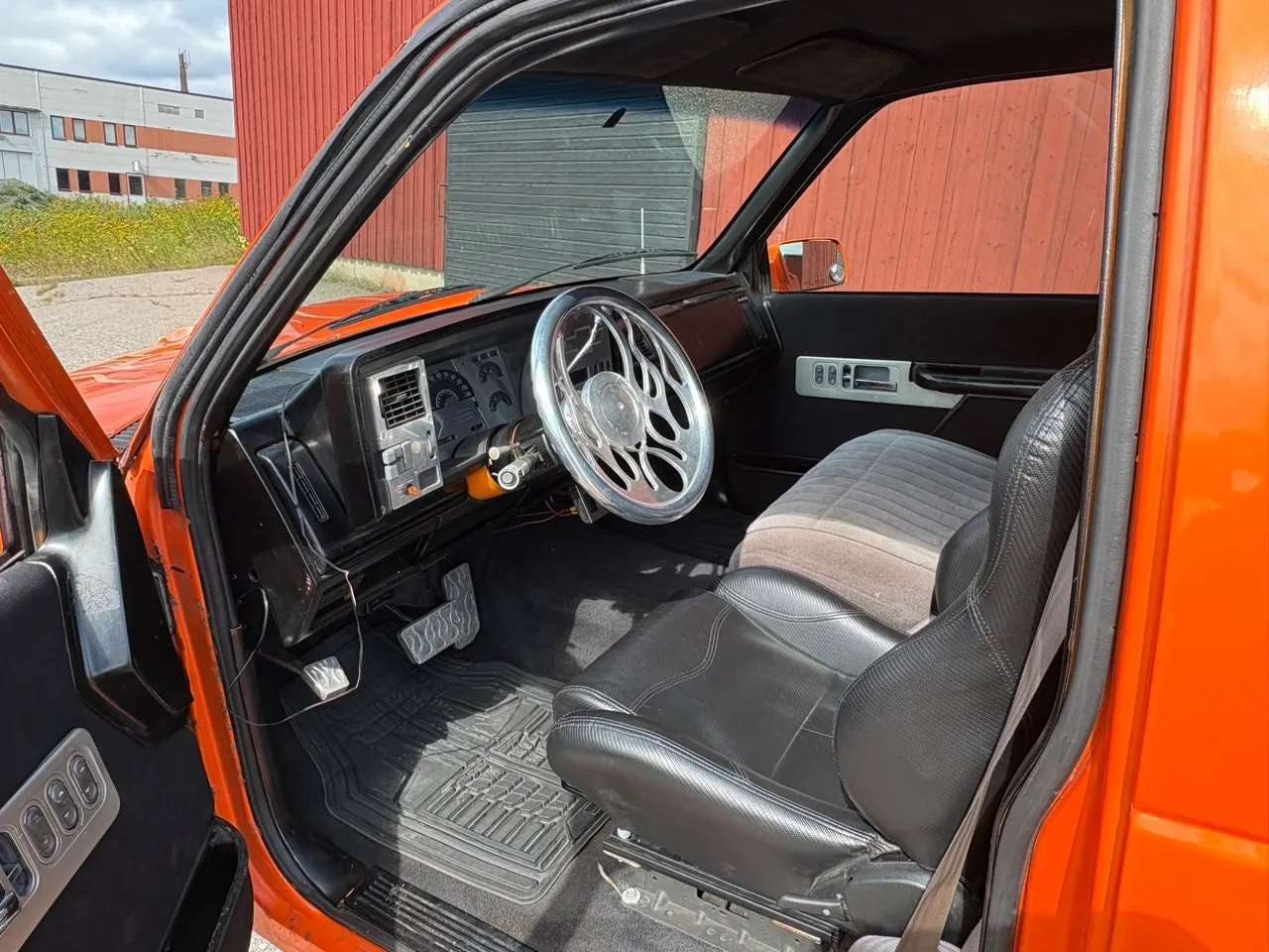 Vehicle image 9