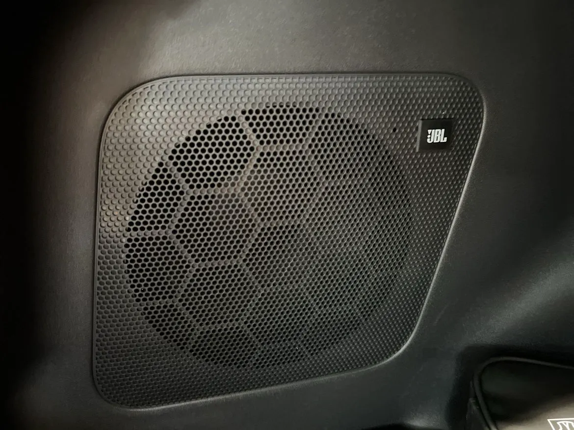 Vehicle image 28