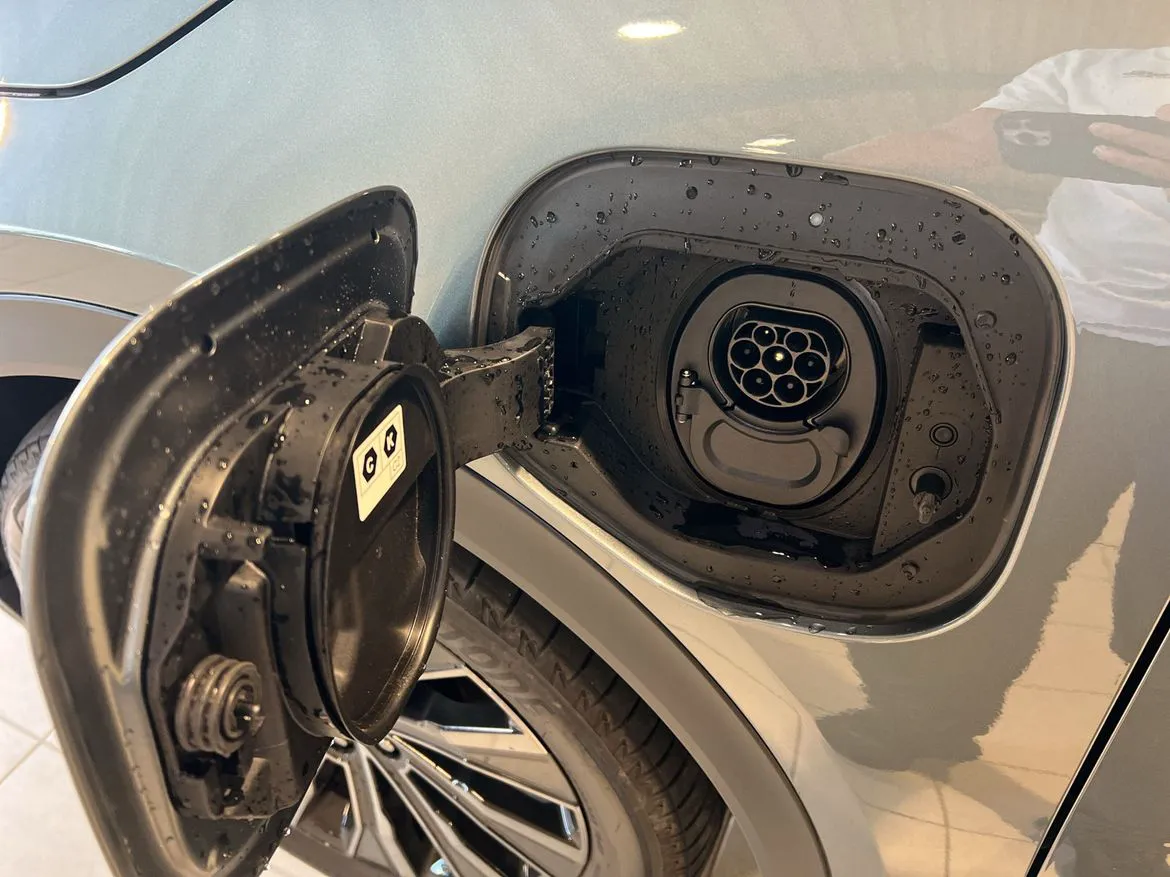 Vehicle image 21