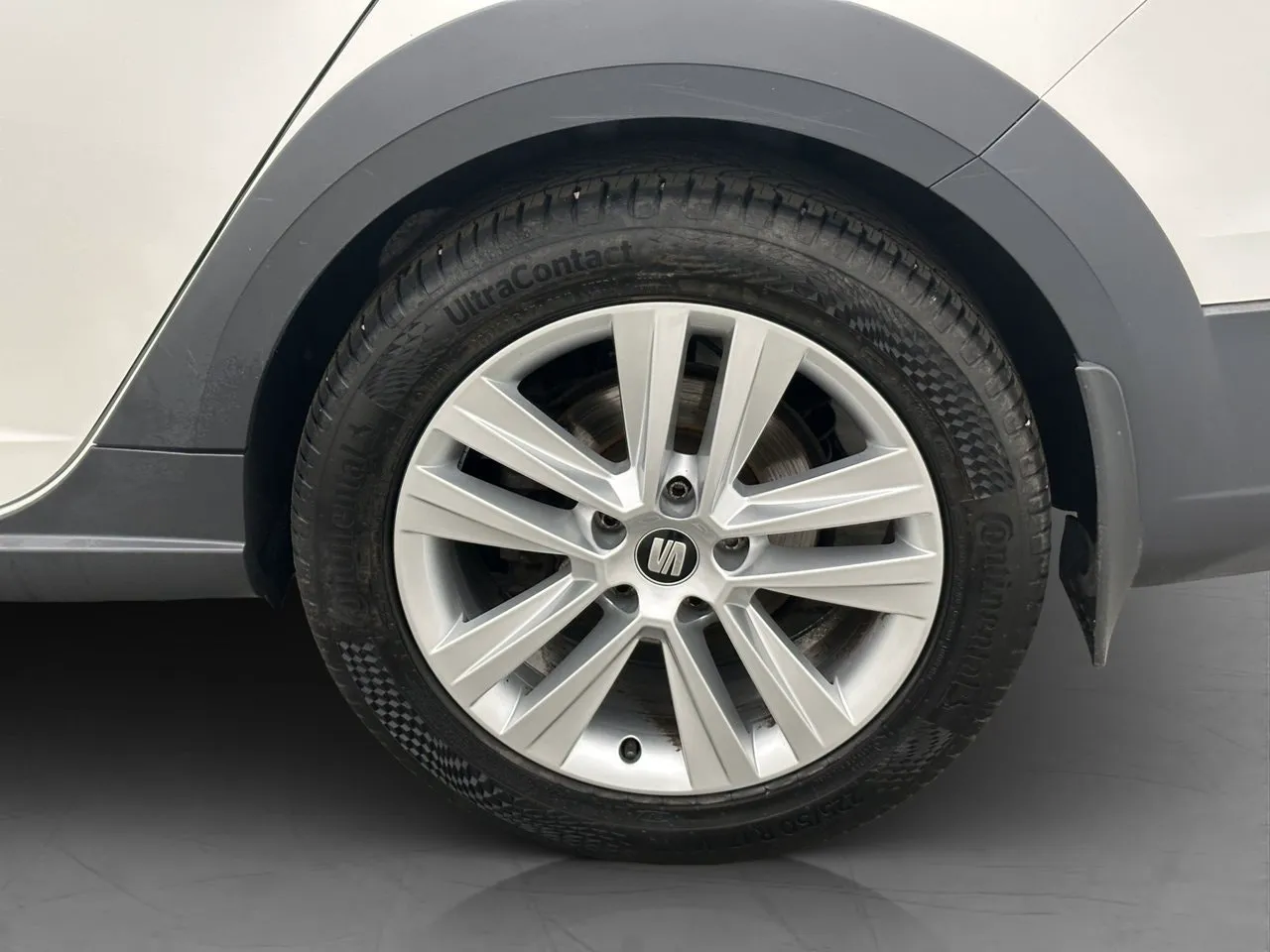 Vehicle image 25