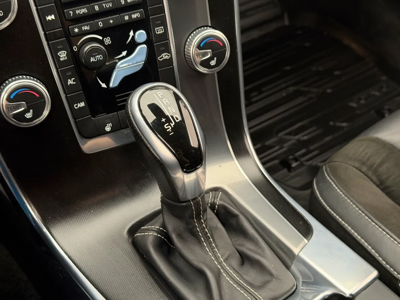 Vehicle image 25