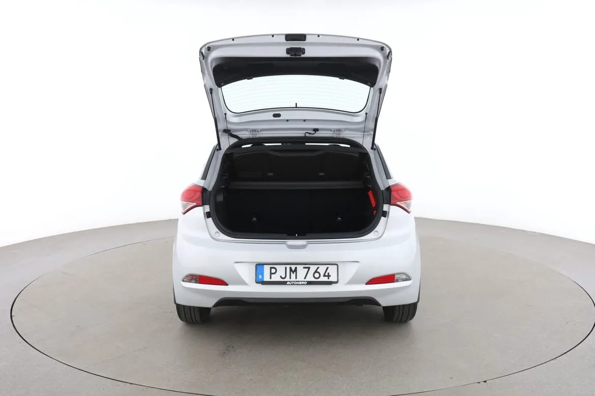 Vehicle image 16