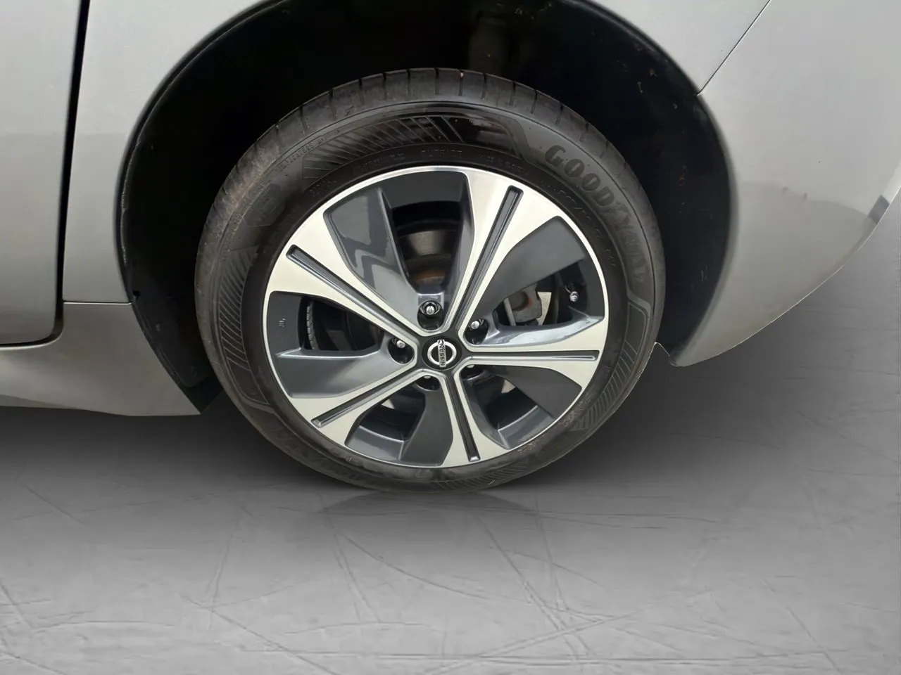 Vehicle image 30