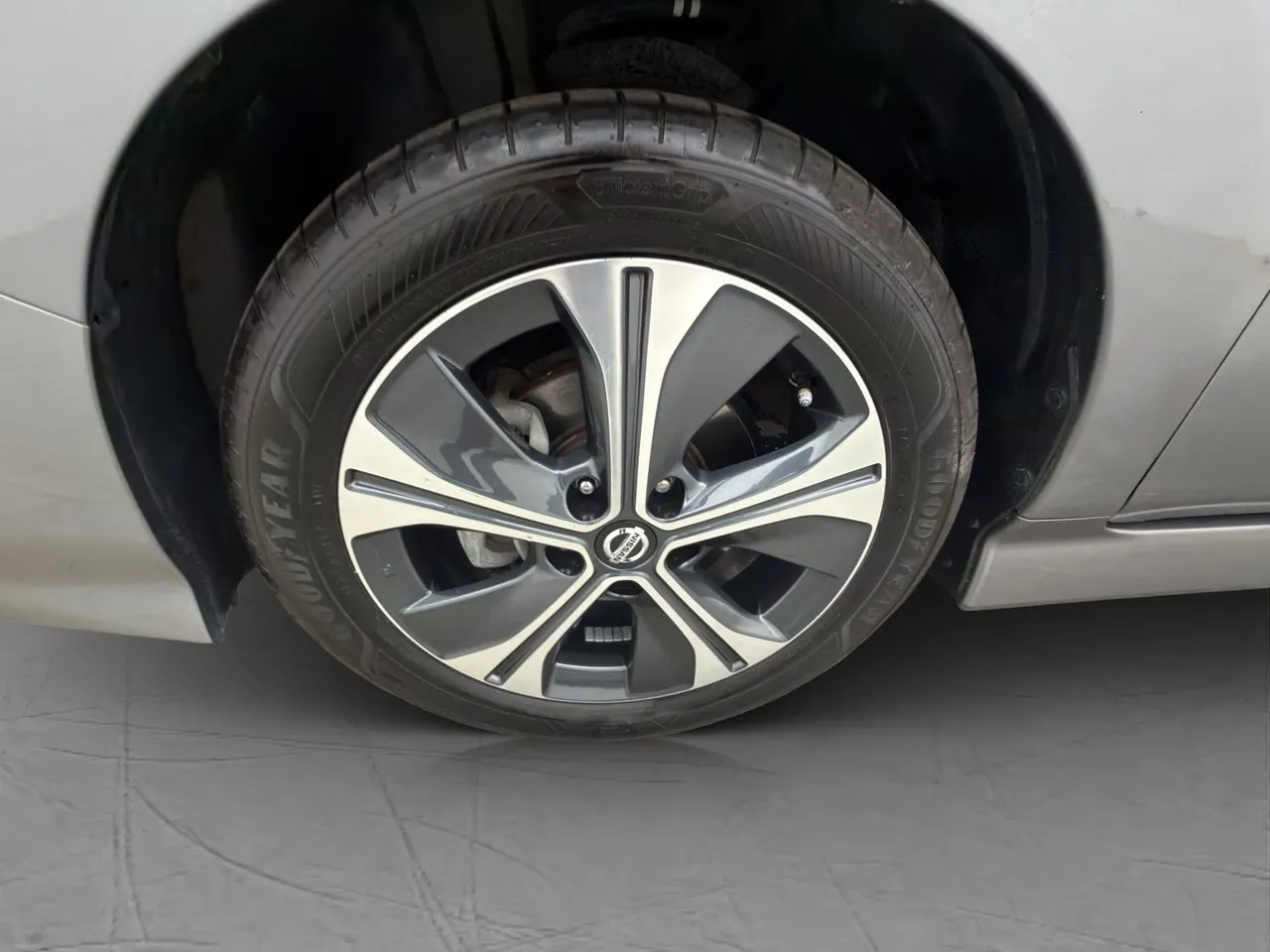 Vehicle image 32