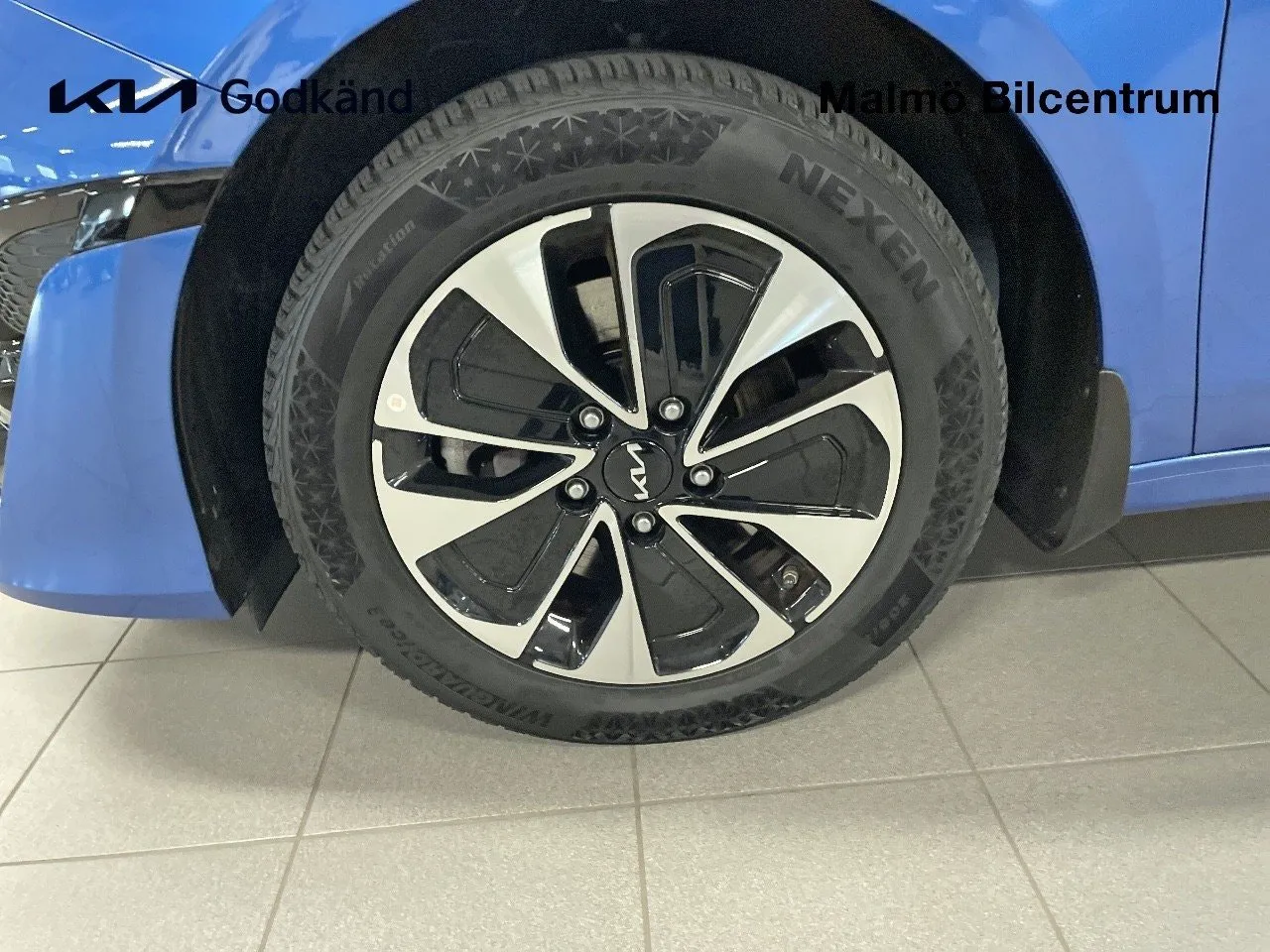 Vehicle image 14