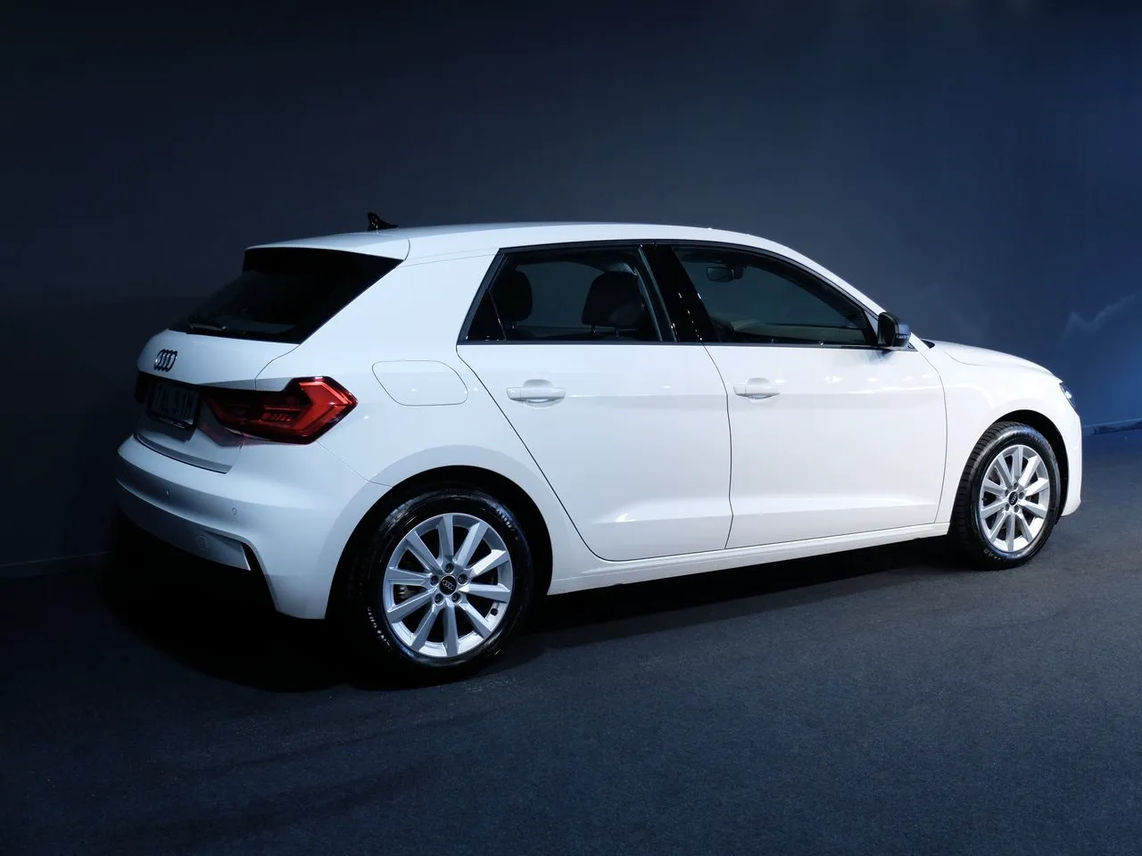 Vehicle image 8