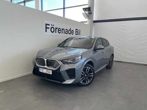 BMW iX2 xDrive30 M Sport Drag Rattvärme 19" Park Assist - 2025
