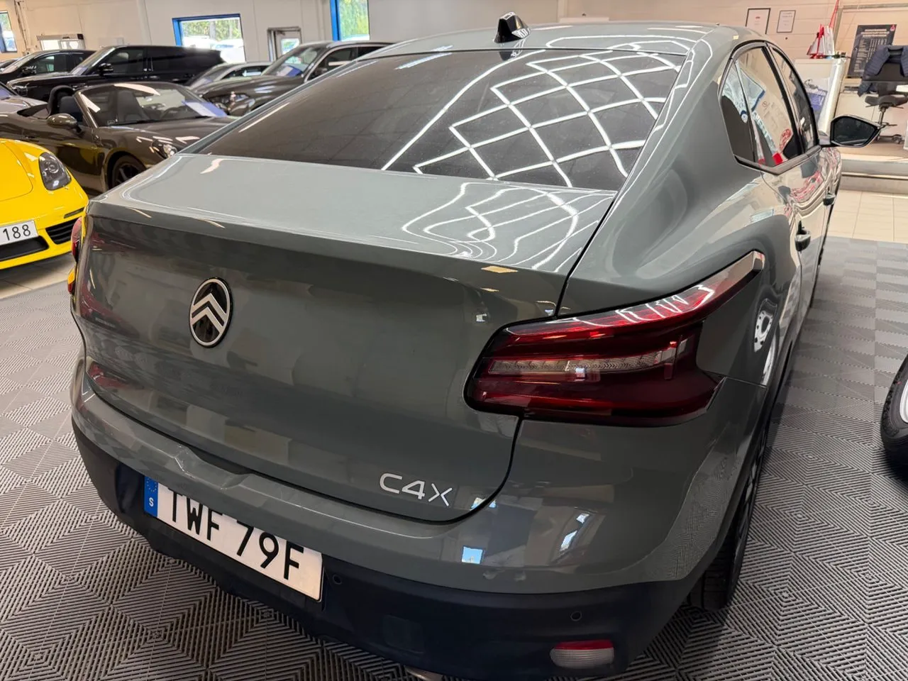 Vehicle image 4