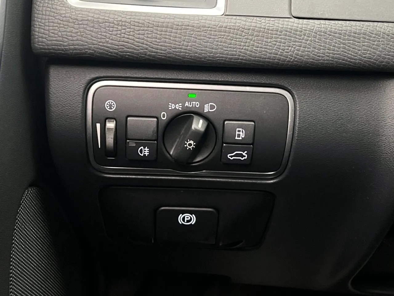 Vehicle image 28