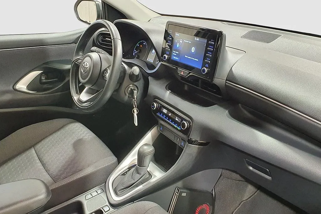 Vehicle image 15
