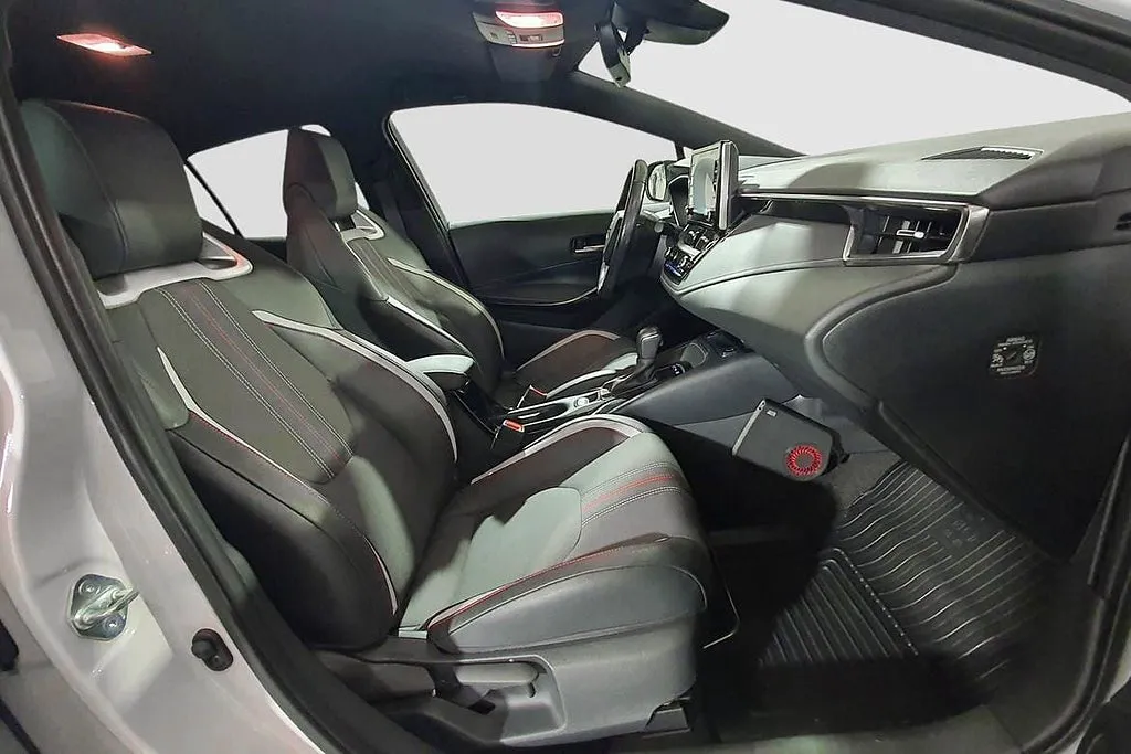 Vehicle image 15