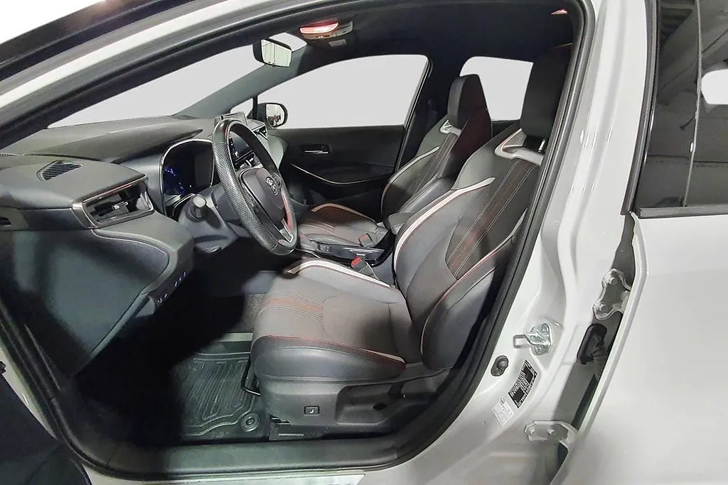 Vehicle image 18