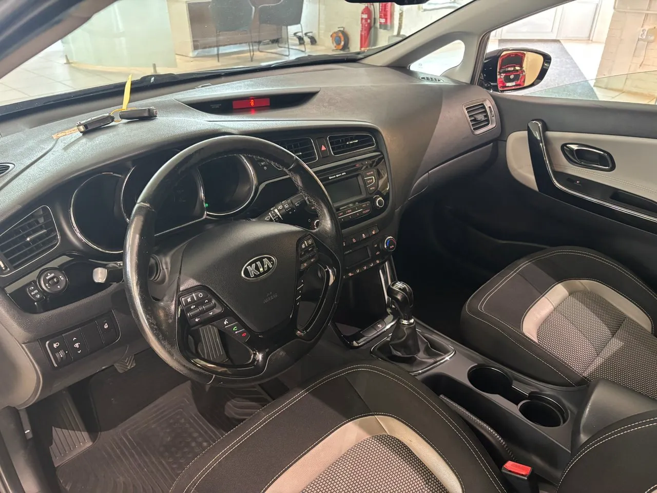 Vehicle image 17