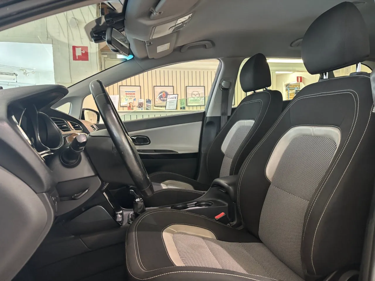 Vehicle image 16