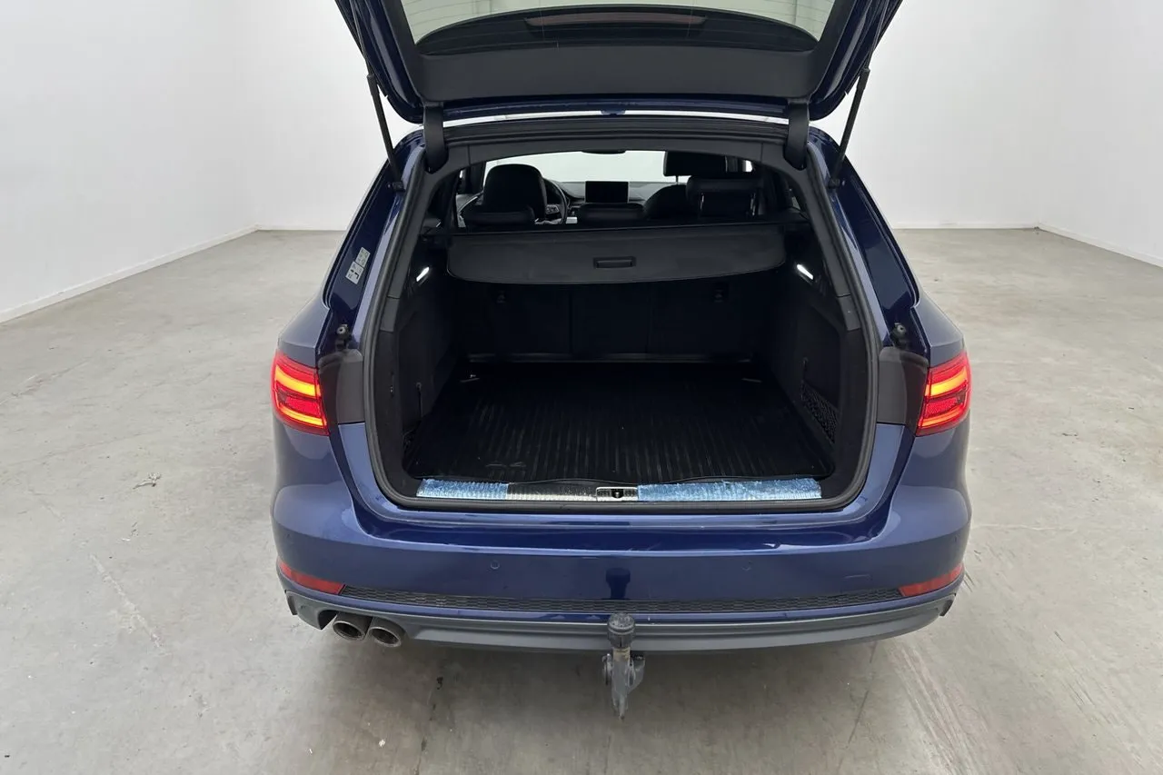 Vehicle image 28