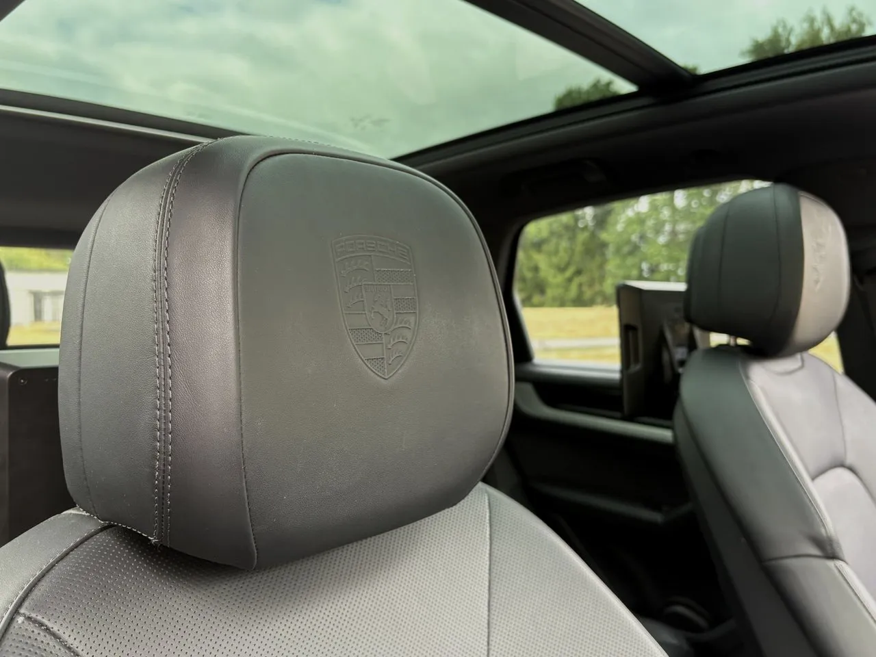Vehicle image 18