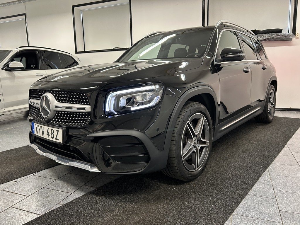 Mercedes GLB220
