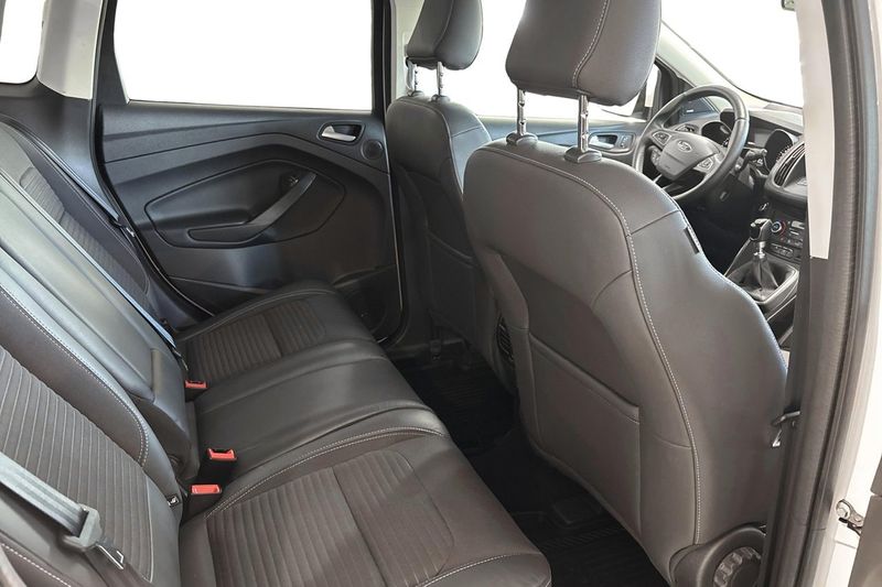 Ford Kuga bild 8