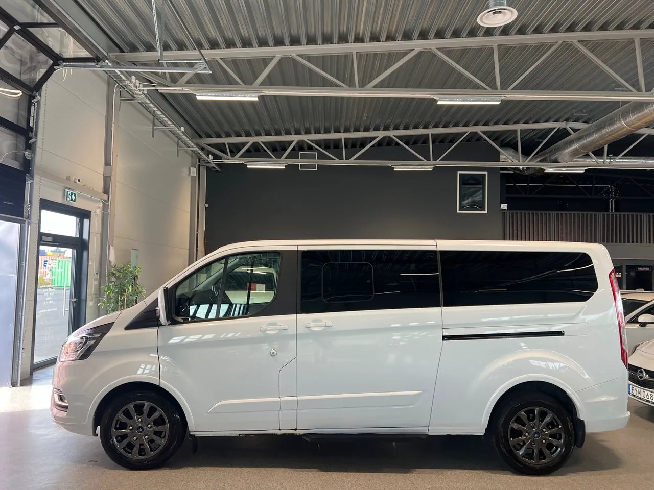 Vehicle image 6