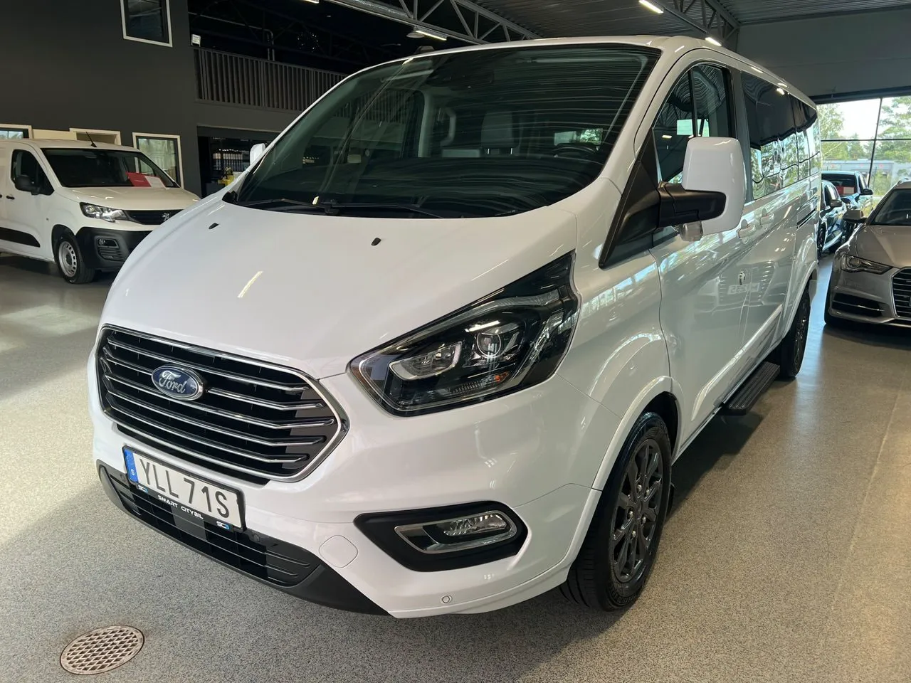 Vehicle image 7