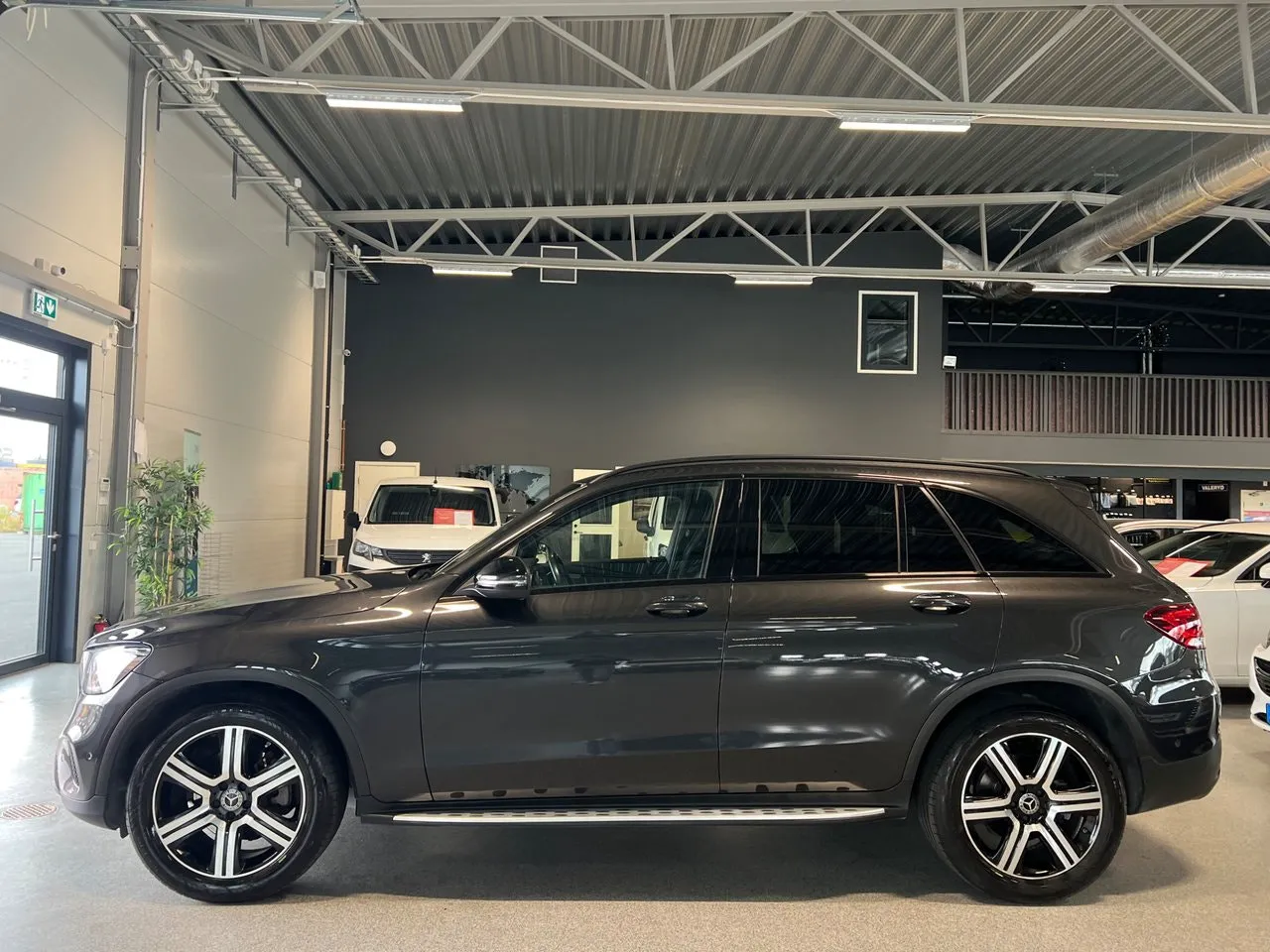 Vehicle image 6