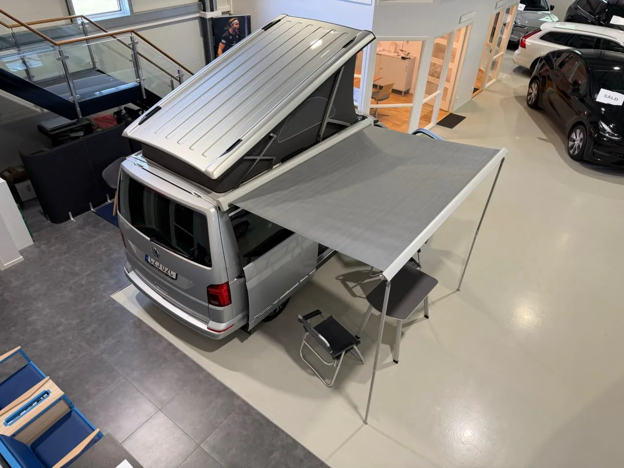 Vehicle image 28