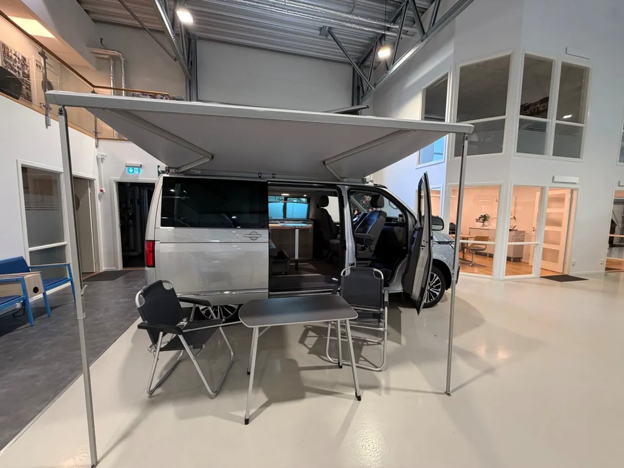 Vehicle image 26