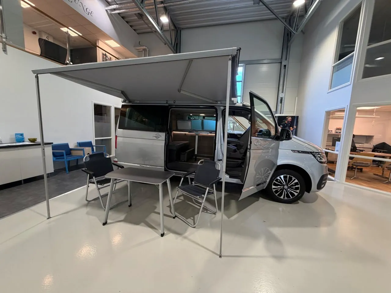 Vehicle image 25