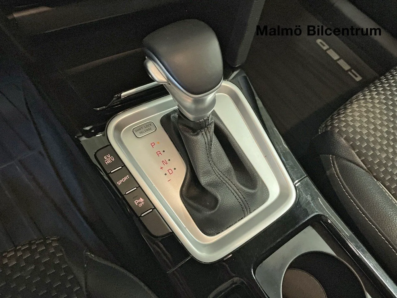 Vehicle image 16