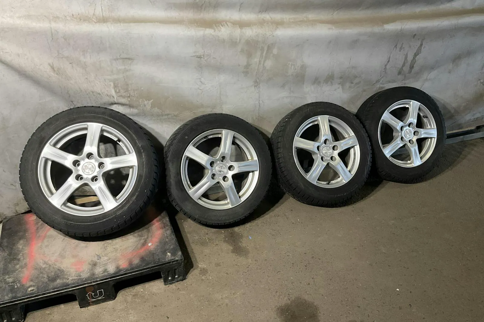 Vehicle image 13