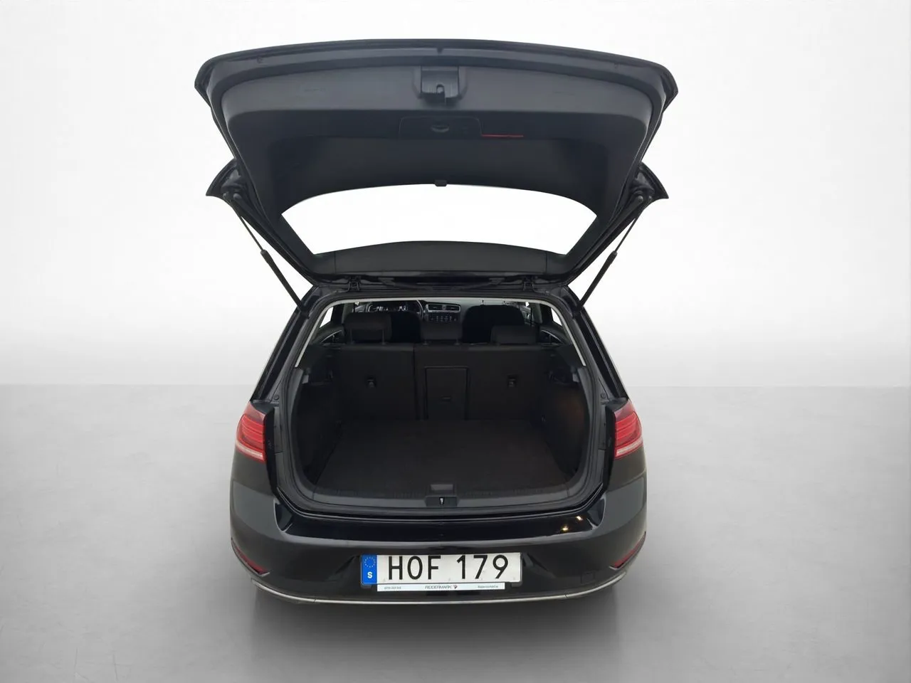 Vehicle image 16