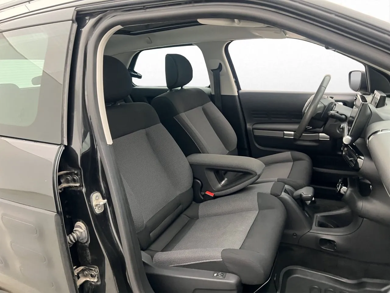Vehicle image 14