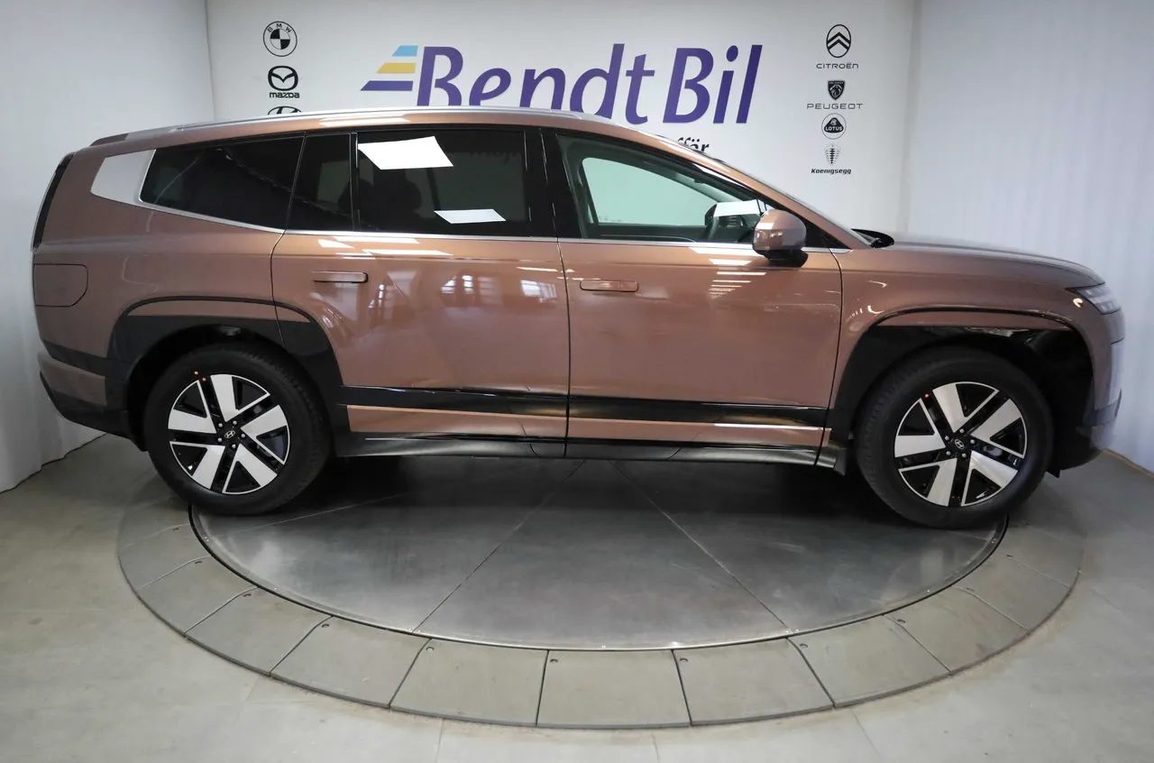 Vehicle image 17