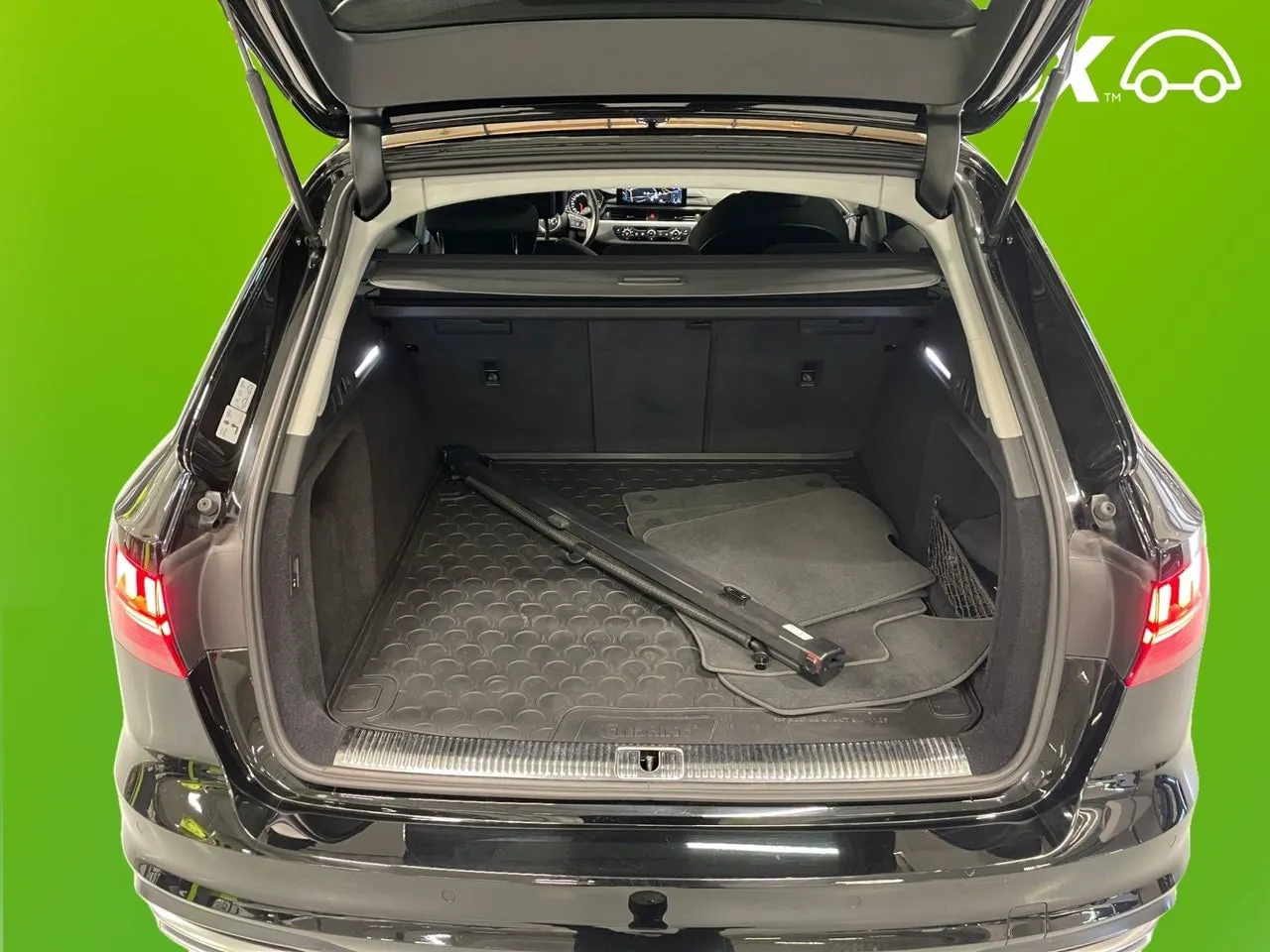 Vehicle image 15
