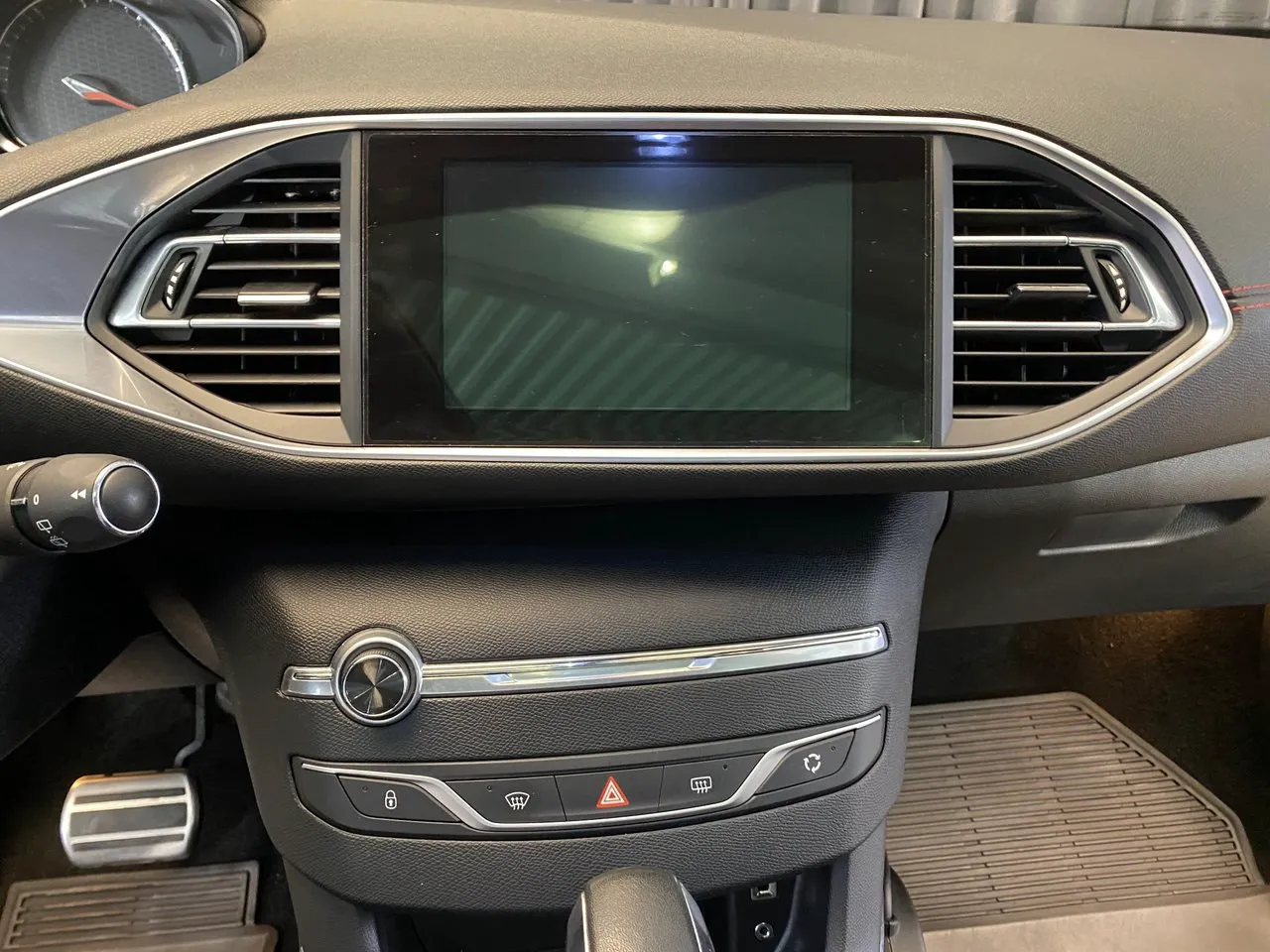 Vehicle image 32