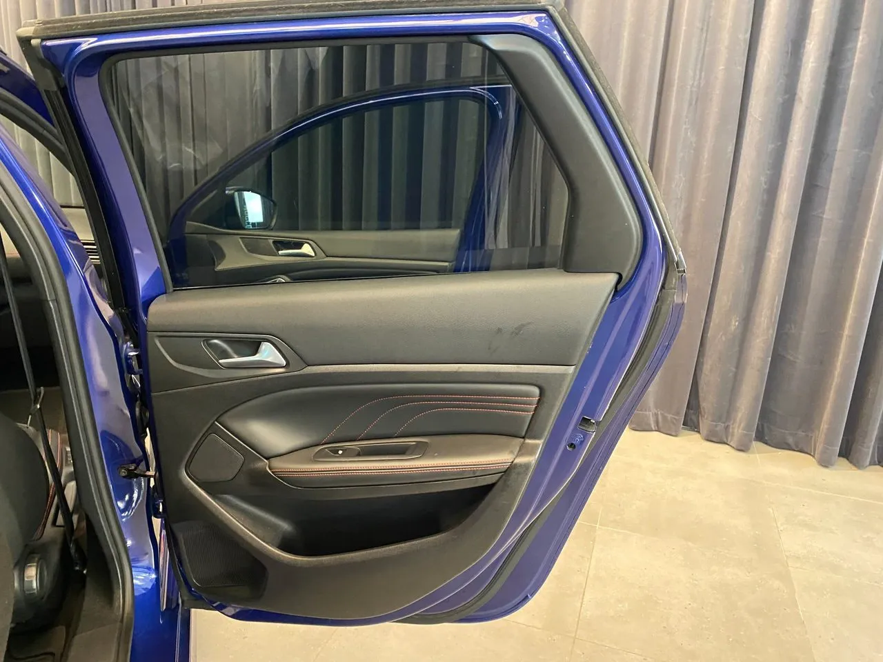 Vehicle image 25
