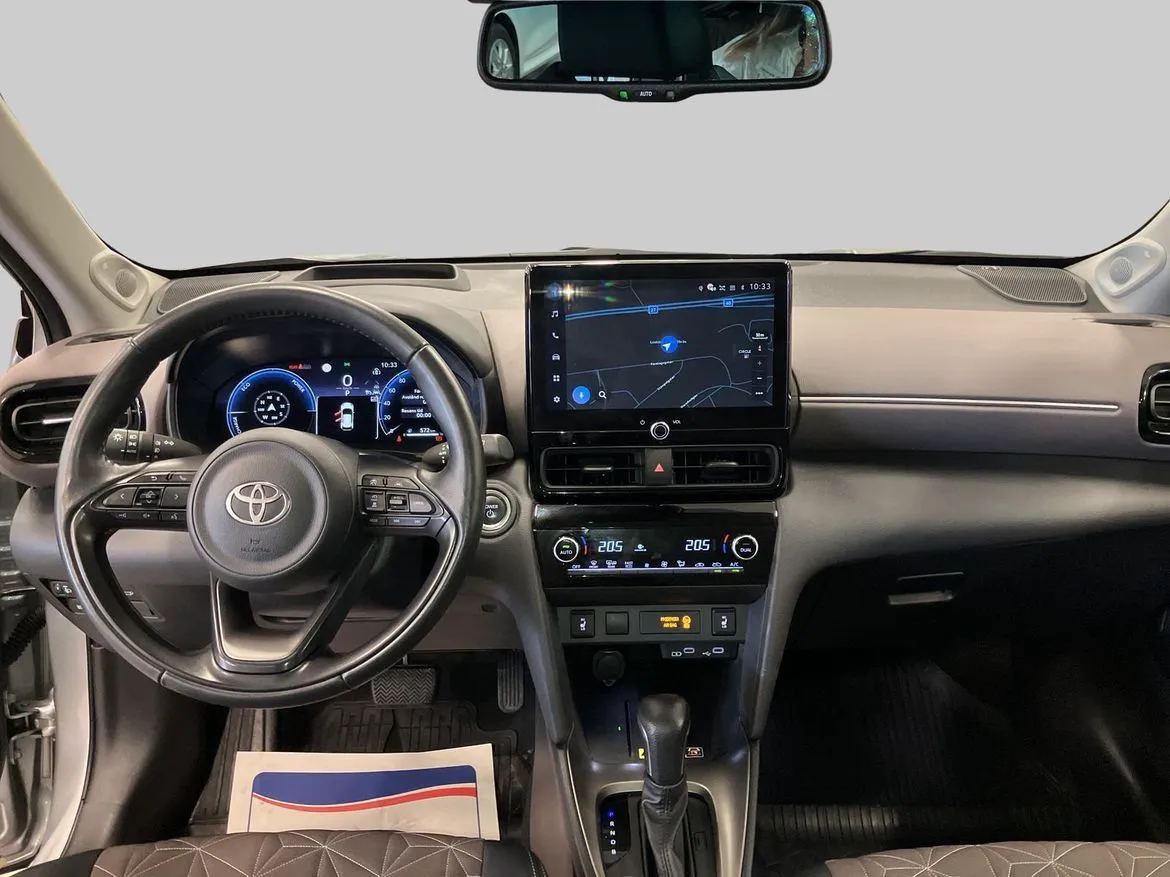 Vehicle image 10