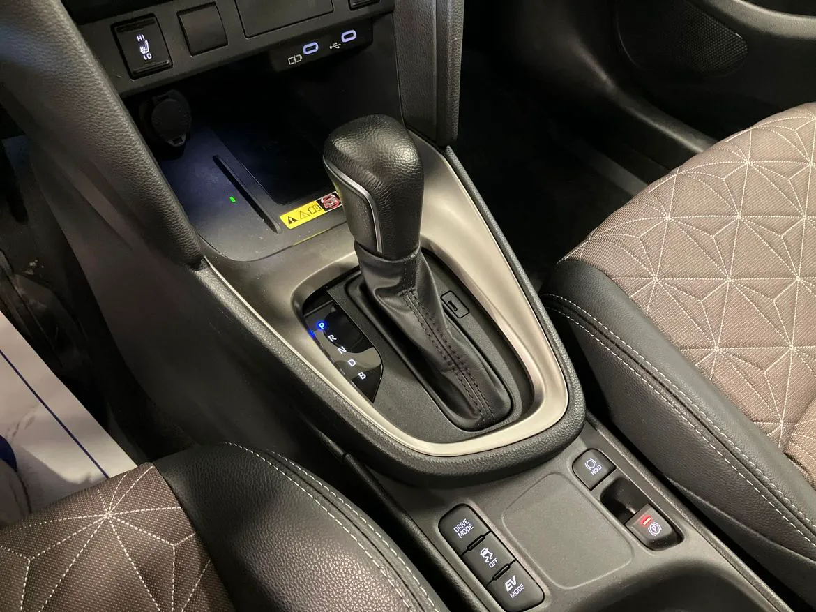 Vehicle image 16